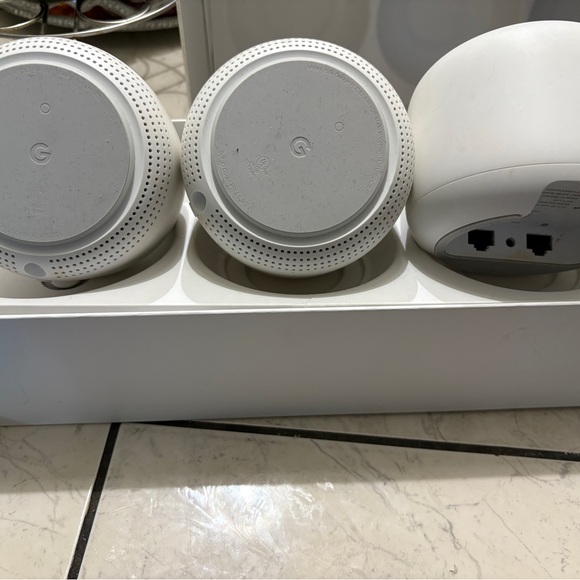 Google Nest Wifi System in White - Picture 2 of 7